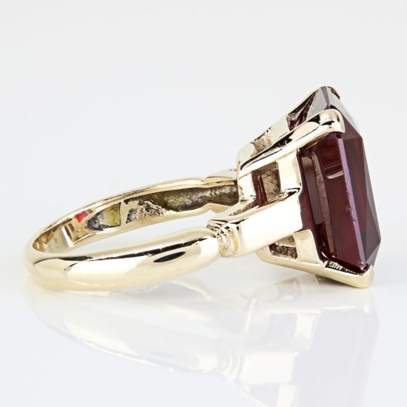 10K Yellow Gold Emerald-Cut Garnet Solitaire Ring - Picture 3 of 7